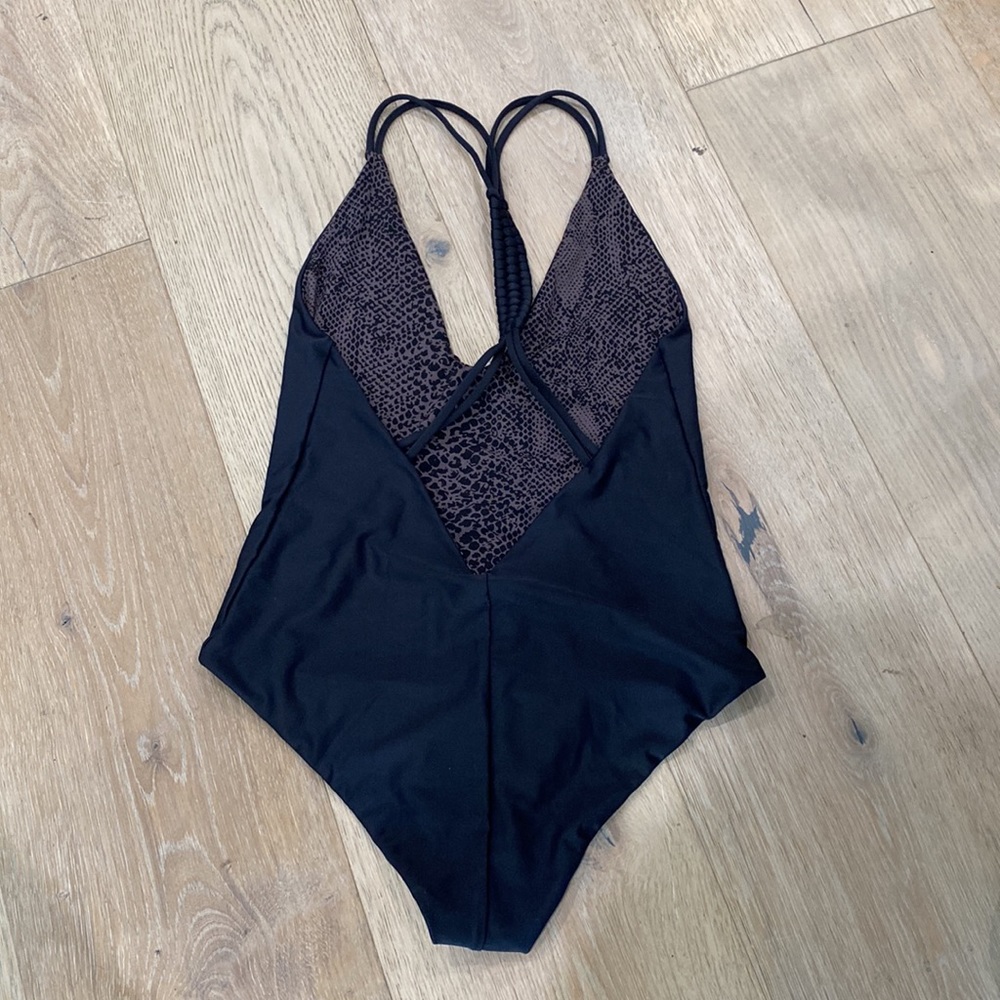 ACACAIA Fullpiece in Black with criss cross braided back - Picture 4 of 5